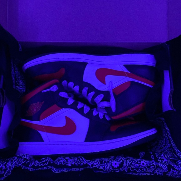 Jordan 1 Mid
White Black Red (2022) - Picture 4 of 4